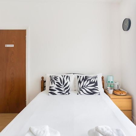 Wood Green Budget Rooms - Next To Mall & Metro Station - 10 Min To City Center Londen Buitenkant foto