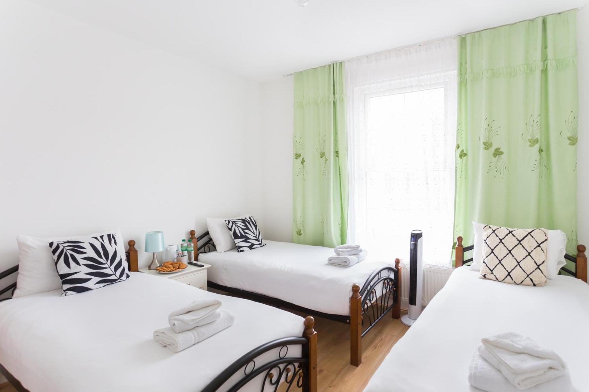Wood Green Budget Rooms - Next To Mall & Metro Station - 10 Min To City Center Londen Buitenkant foto
