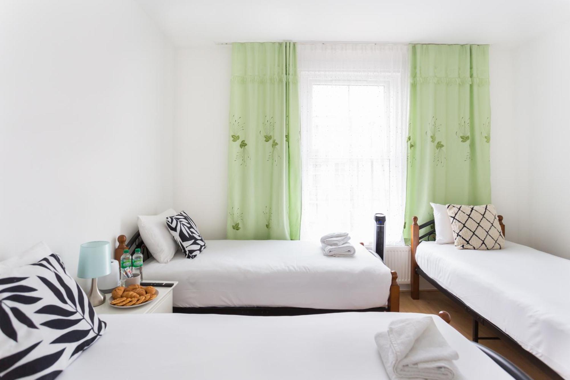Wood Green Budget Rooms - Next To Mall & Metro Station - 10 Min To City Center Londen Buitenkant foto