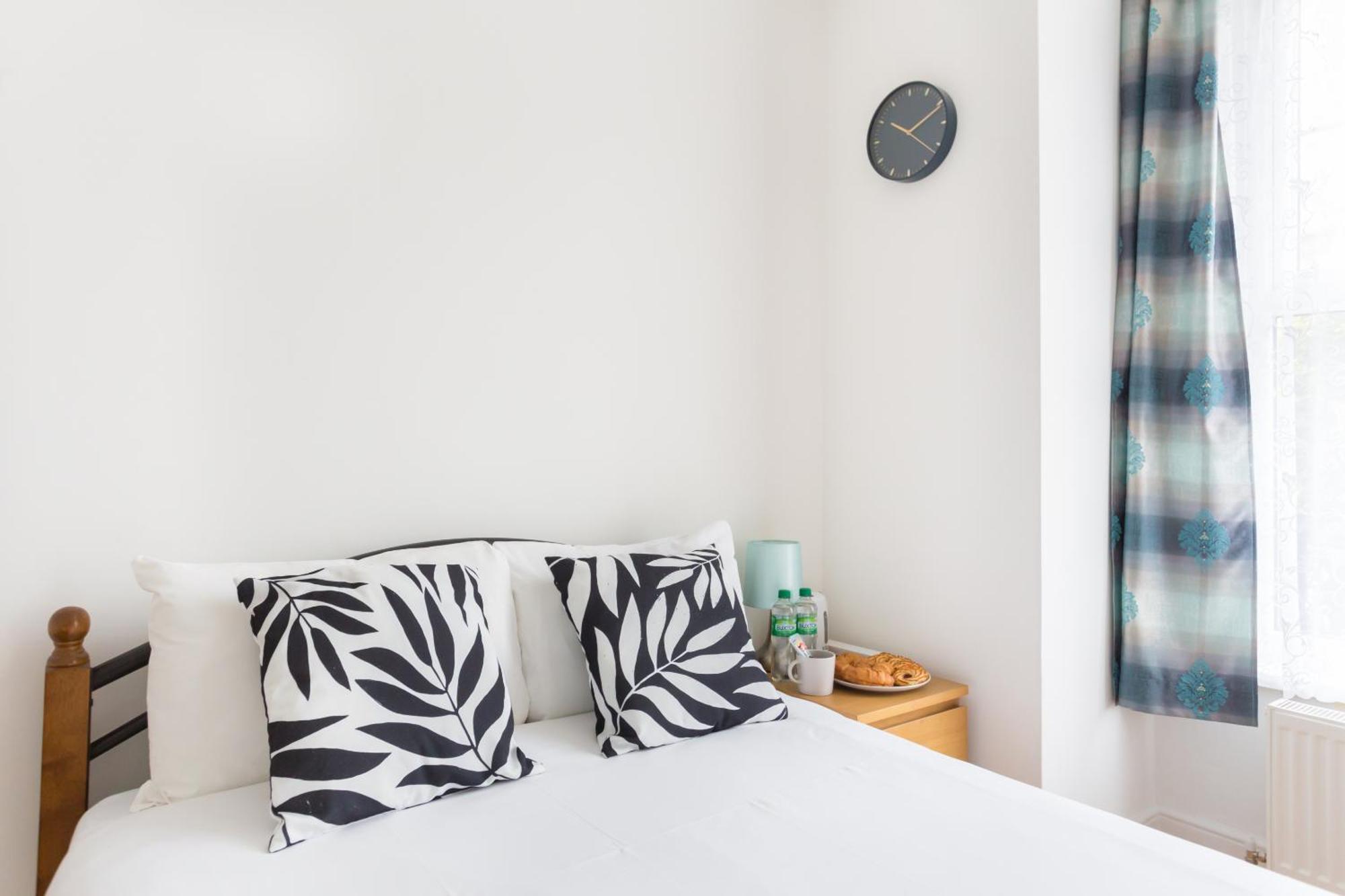 Wood Green Budget Rooms - Next To Mall & Metro Station - 10 Min To City Center Londen Buitenkant foto