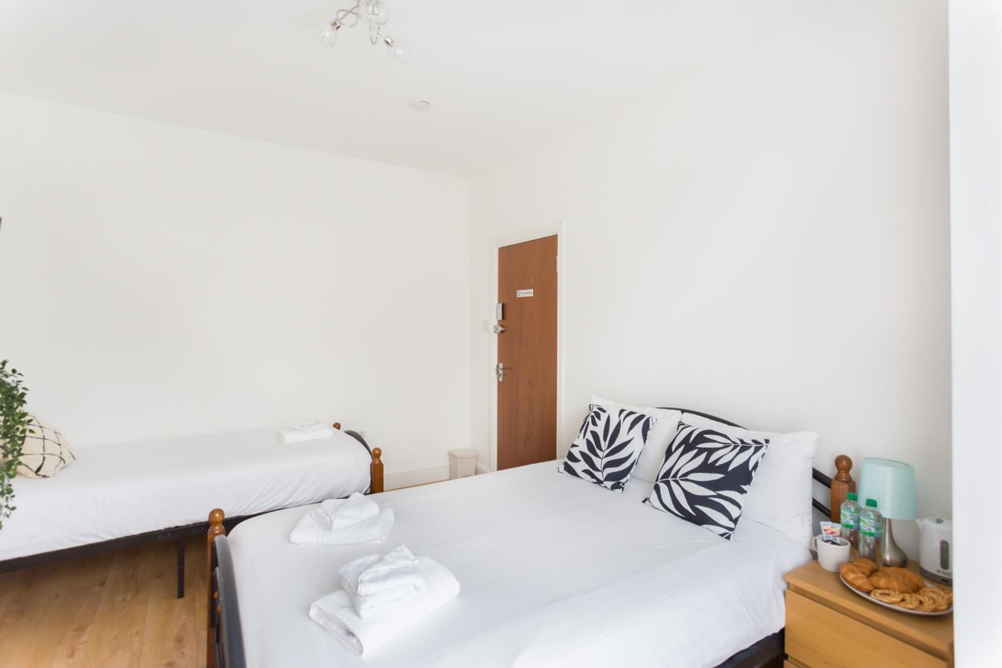 Wood Green Budget Rooms - Next To Mall & Metro Station - 10 Min To City Center Londen Buitenkant foto