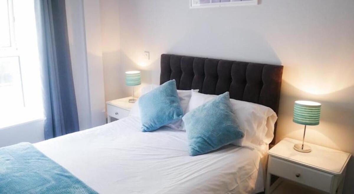 Wood Green Budget Rooms - Next To Mall & Metro Station - 10 Min To City Center Londen Buitenkant foto