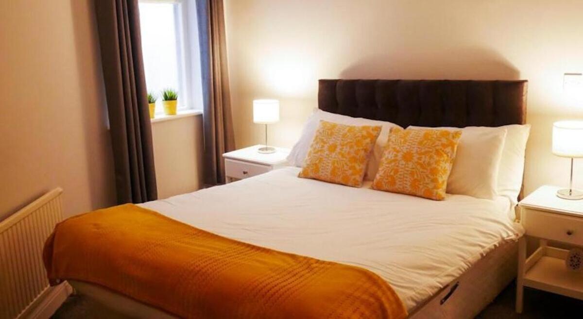 Wood Green Budget Rooms - Next To Mall & Metro Station - 10 Min To City Center Londen Buitenkant foto