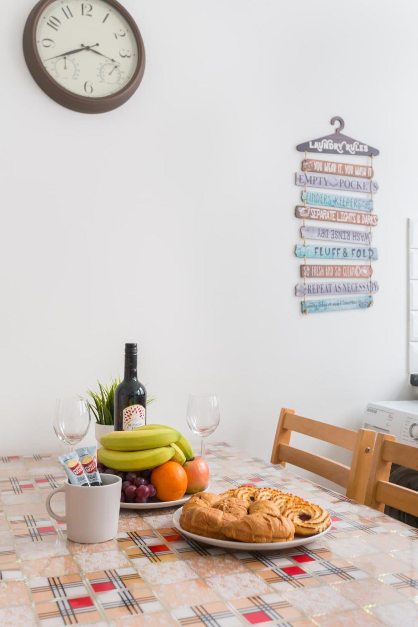 Wood Green Budget Rooms - Next To Mall & Metro Station - 10 Min To City Center Londen Buitenkant foto