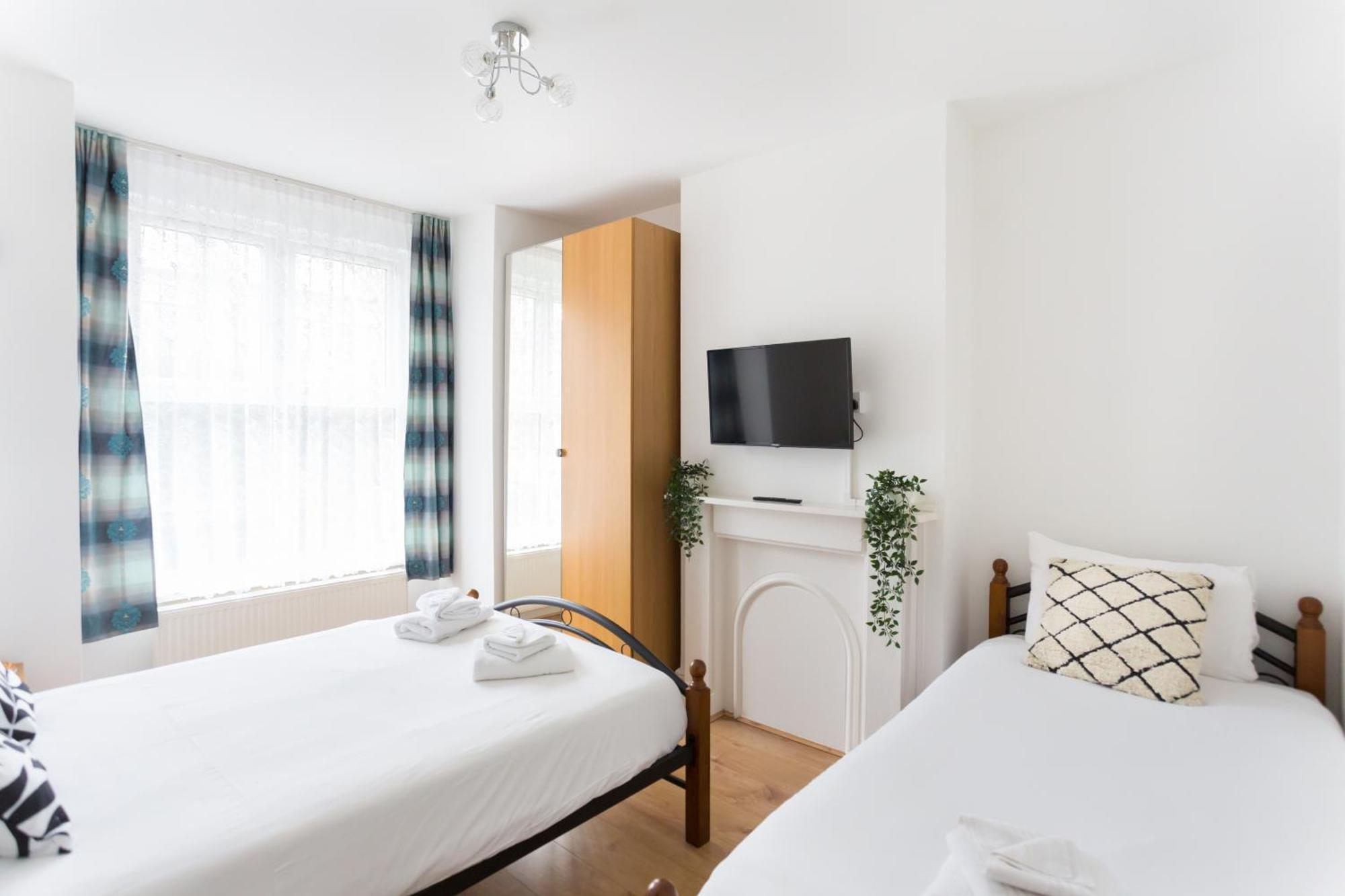 Wood Green Budget Rooms - Next To Mall & Metro Station - 10 Min To City Center Londen Buitenkant foto
