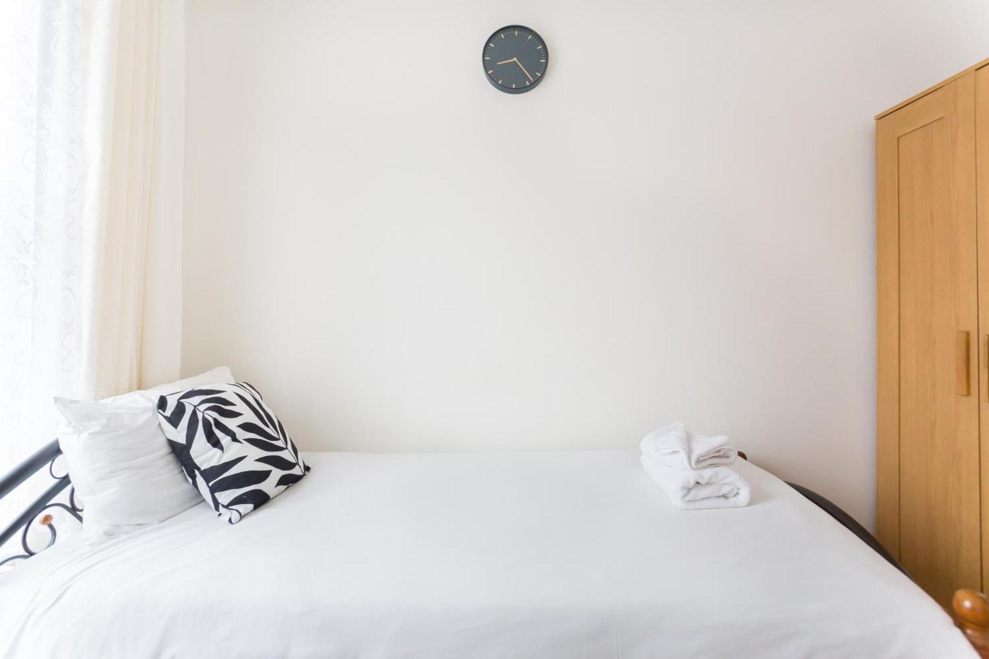 Wood Green Budget Rooms - Next To Mall & Metro Station - 10 Min To City Center Londen Buitenkant foto