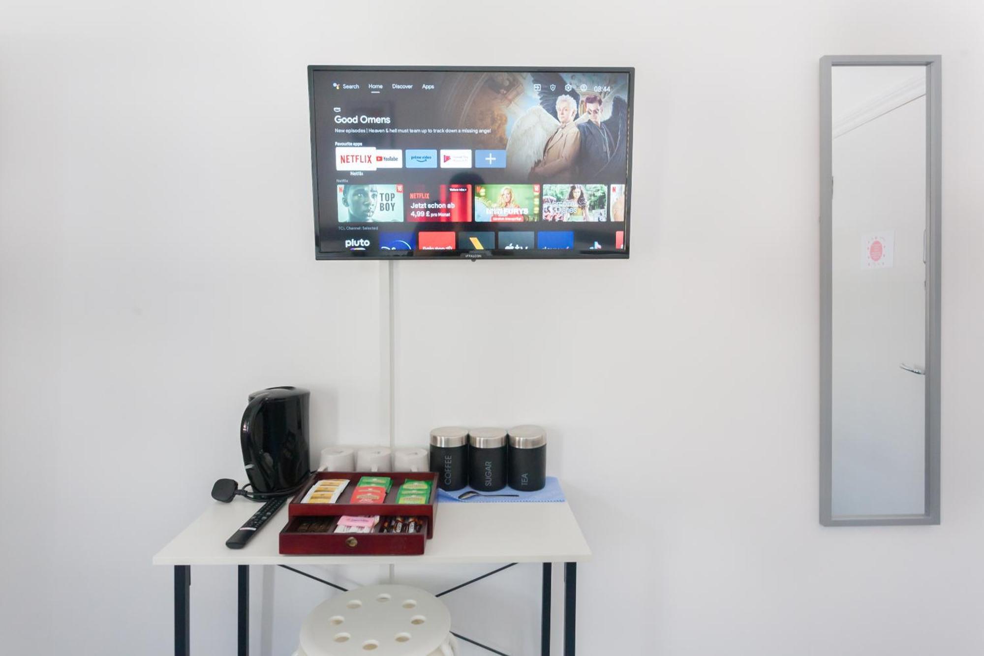 Wood Green Budget Rooms - Next To Mall & Metro Station - 10 Min To City Center Londen Buitenkant foto