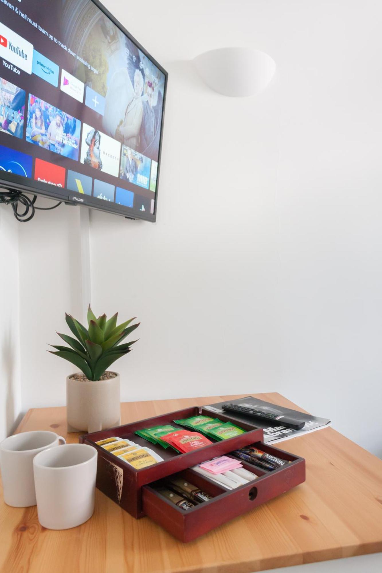 Wood Green Budget Rooms - Next To Mall & Metro Station - 10 Min To City Center Londen Buitenkant foto