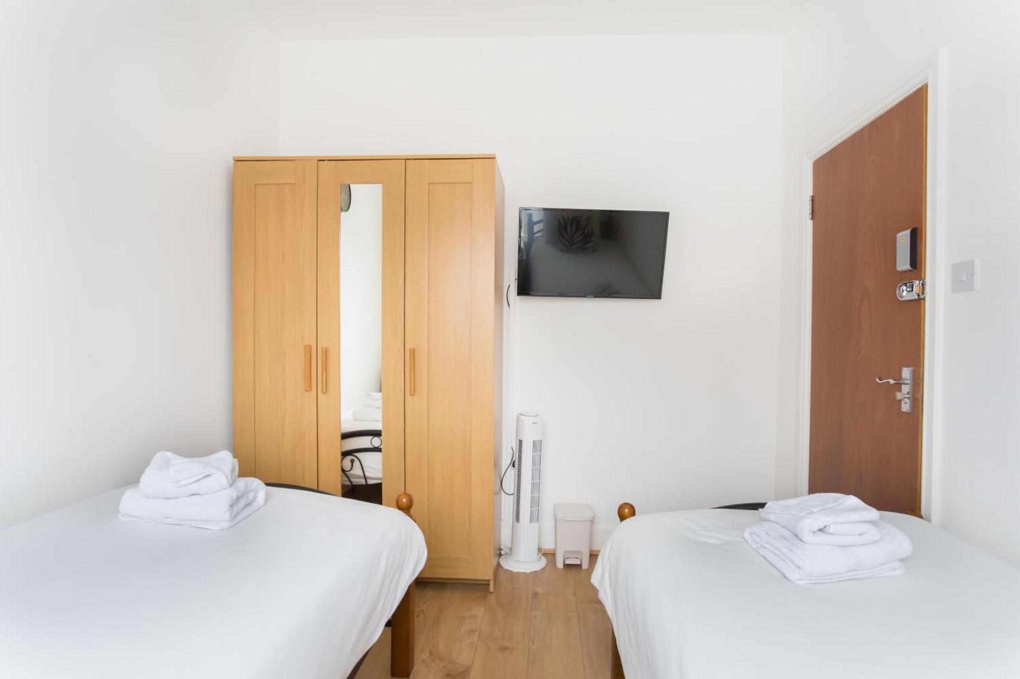 Wood Green Budget Rooms - Next To Mall & Metro Station - 10 Min To City Center Londen Buitenkant foto