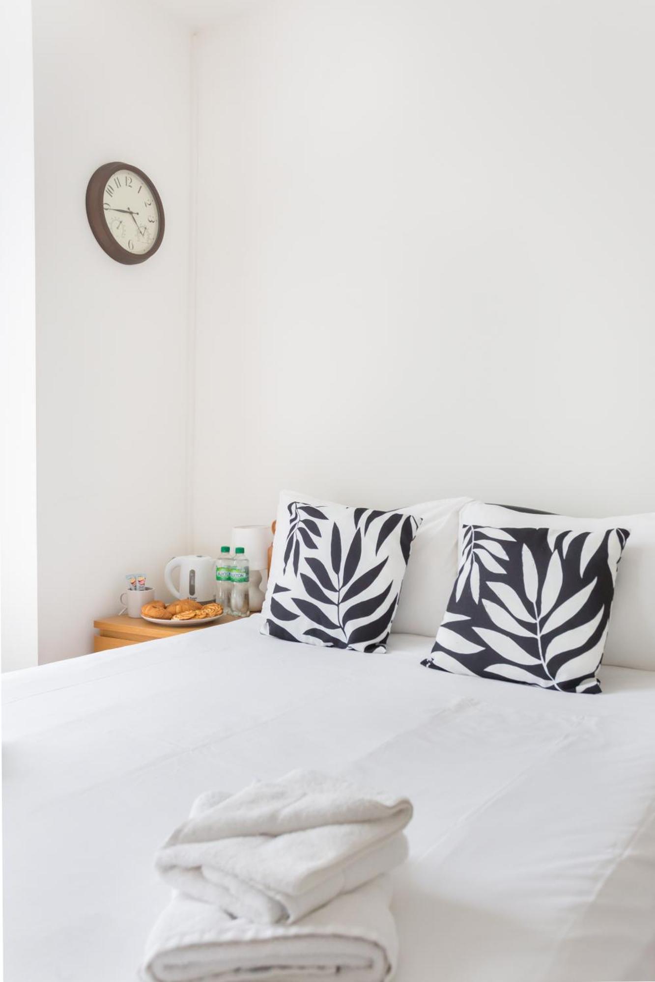 Wood Green Budget Rooms - Next To Mall & Metro Station - 10 Min To City Center Londen Buitenkant foto
