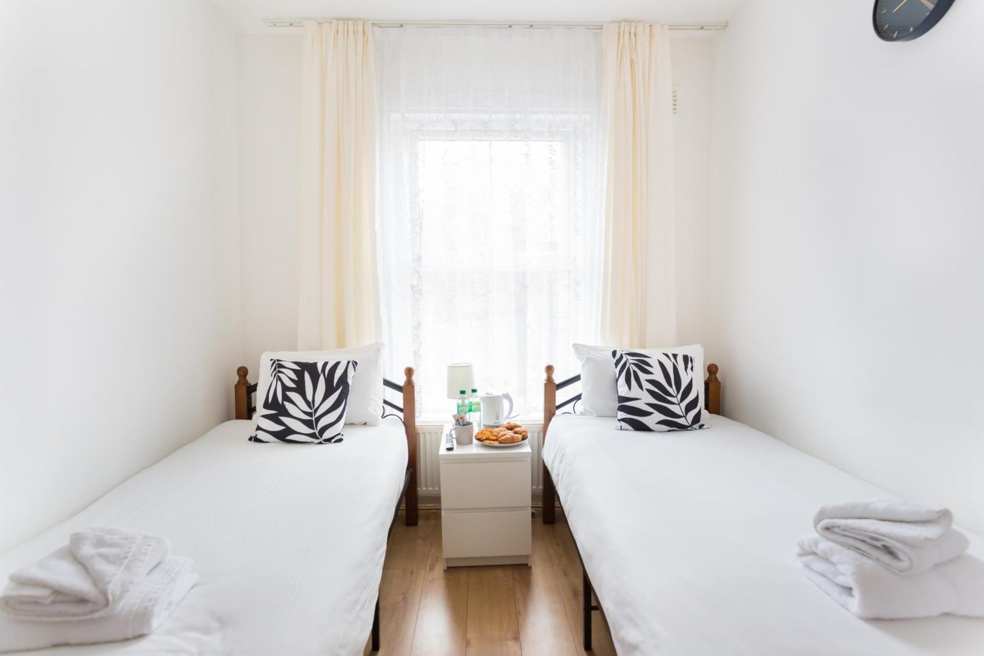 Wood Green Budget Rooms - Next To Mall & Metro Station - 10 Min To City Center Londen Buitenkant foto