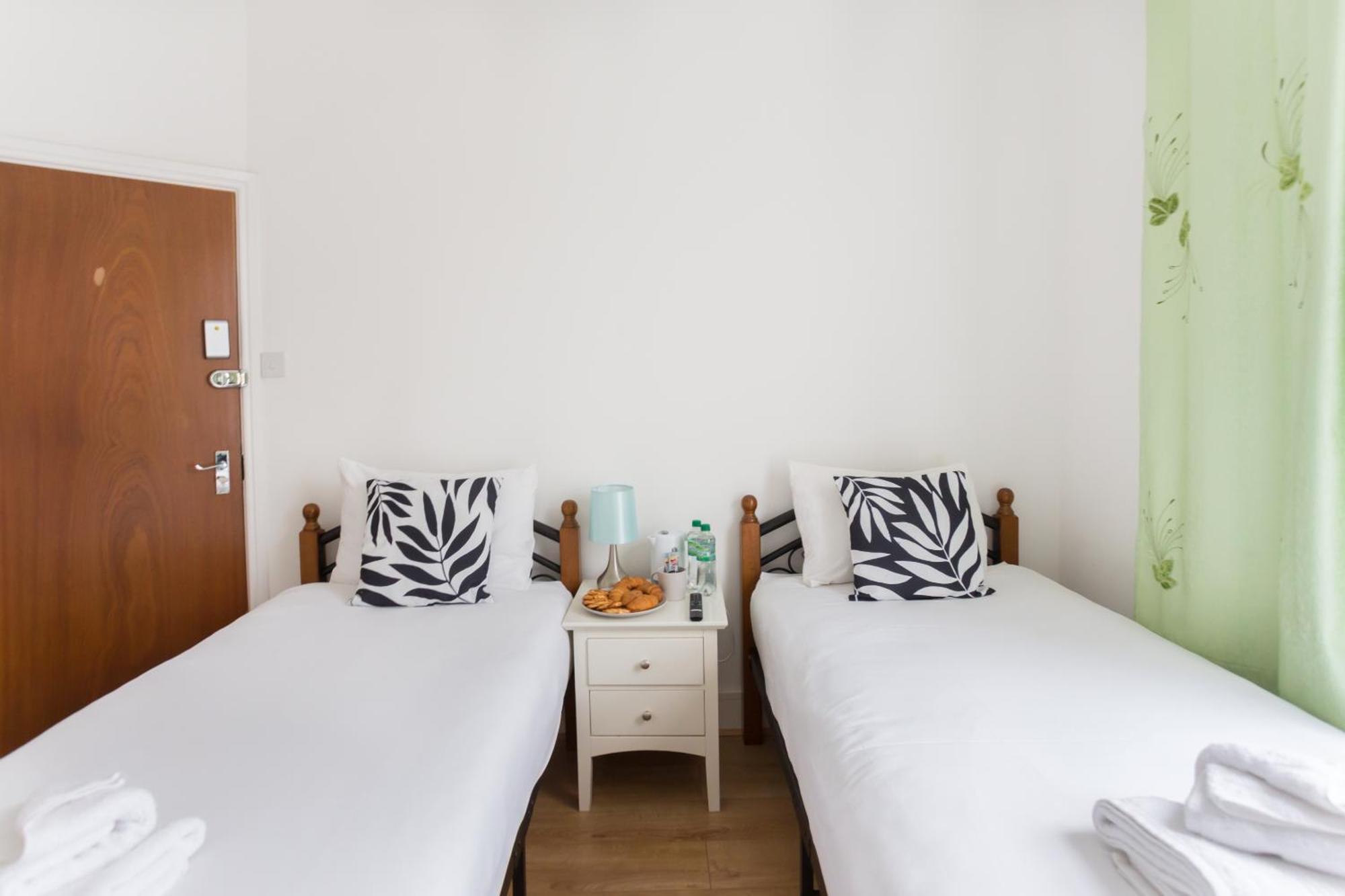 Wood Green Budget Rooms - Next To Mall & Metro Station - 10 Min To City Center Londen Buitenkant foto