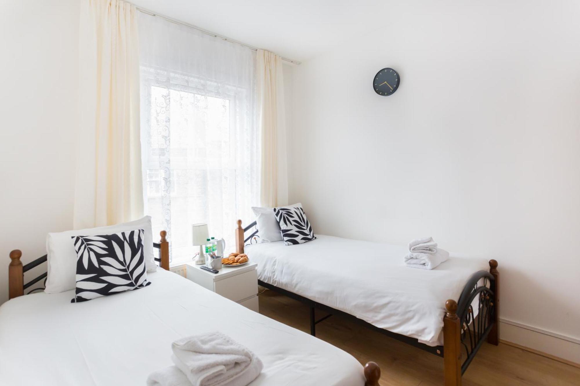 Wood Green Budget Rooms - Next To Mall & Metro Station - 10 Min To City Center Londen Buitenkant foto