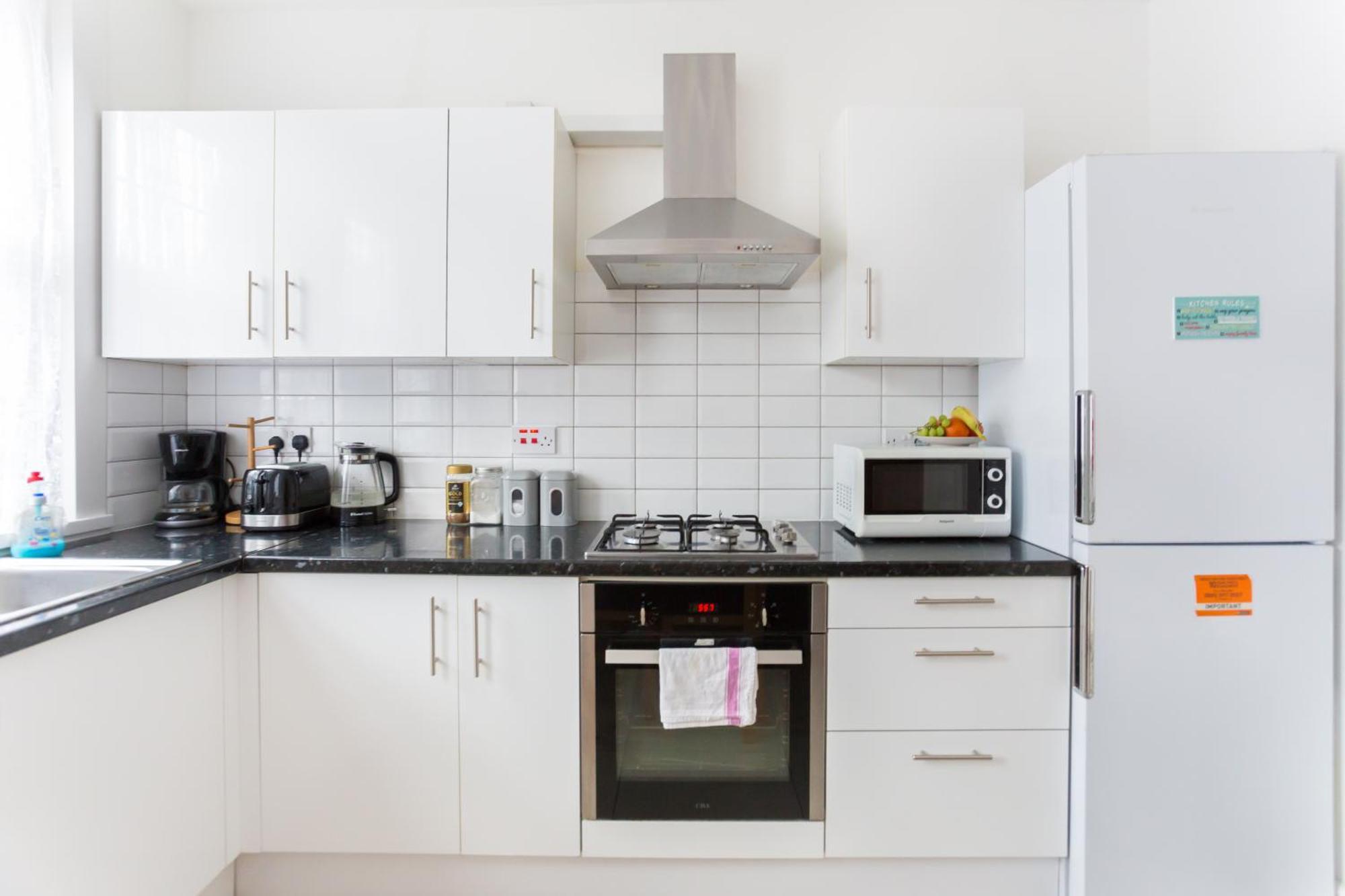 Wood Green Budget Rooms - Next To Mall & Metro Station - 10 Min To City Center Londen Buitenkant foto