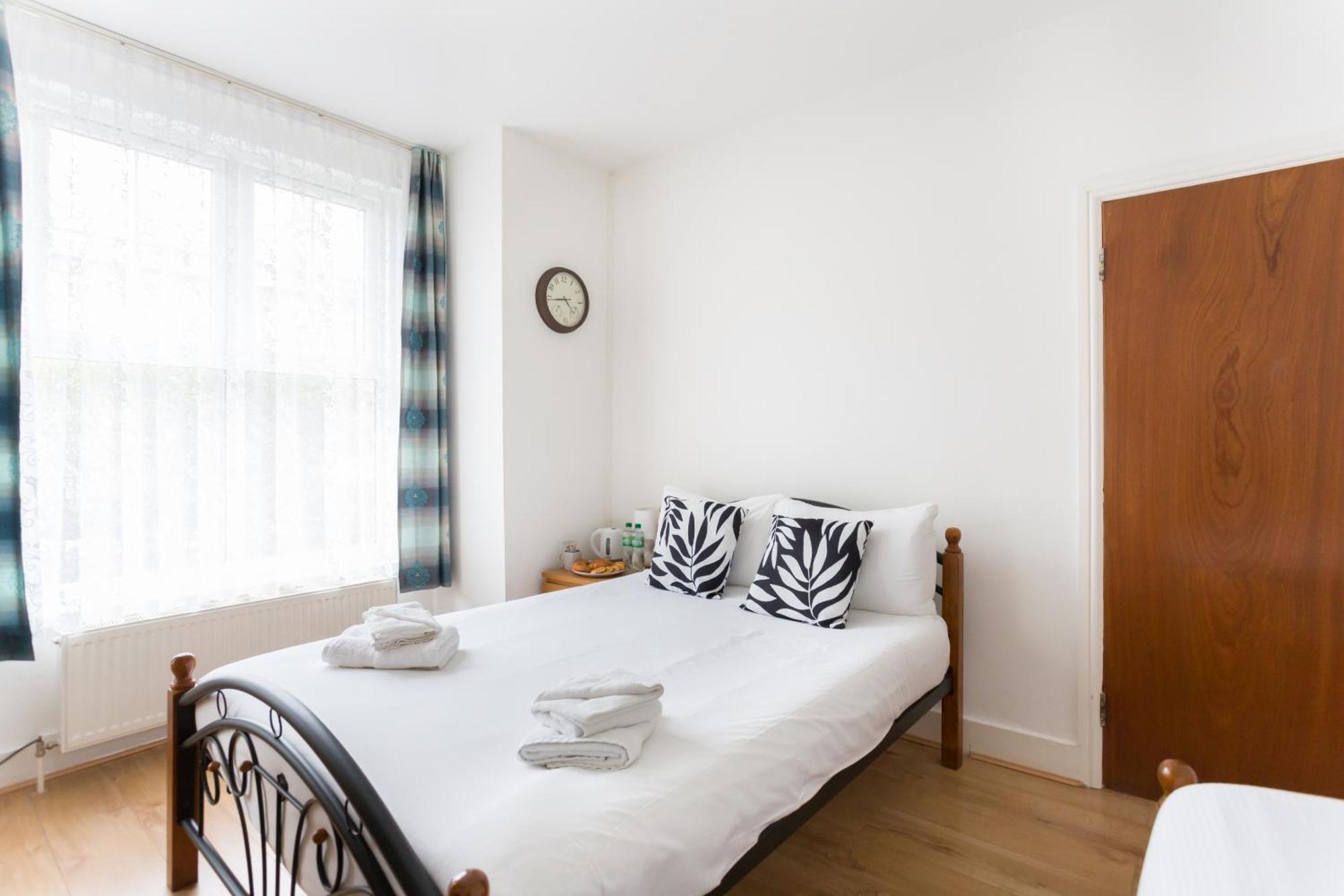 Wood Green Budget Rooms - Next To Mall & Metro Station - 10 Min To City Center Londen Buitenkant foto