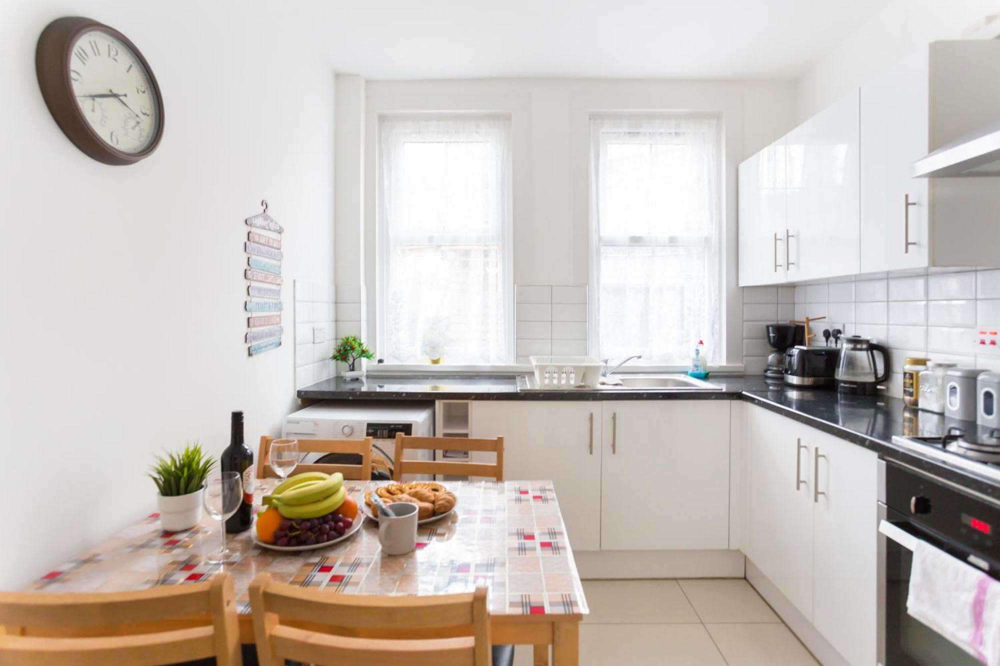 Wood Green Budget Rooms - Next To Mall & Metro Station - 10 Min To City Center Londen Buitenkant foto