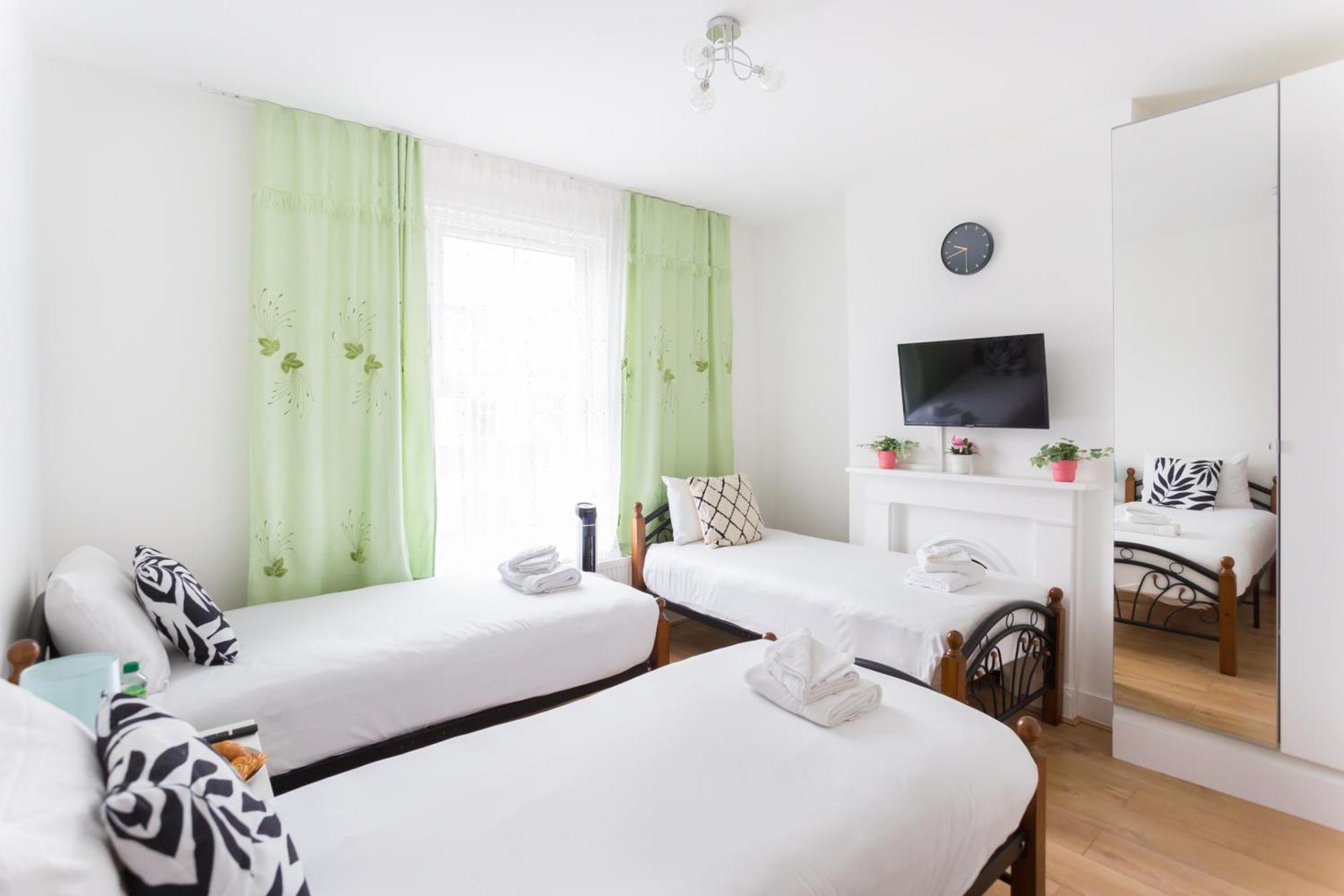Wood Green Budget Rooms - Next To Mall & Metro Station - 10 Min To City Center Londen Buitenkant foto