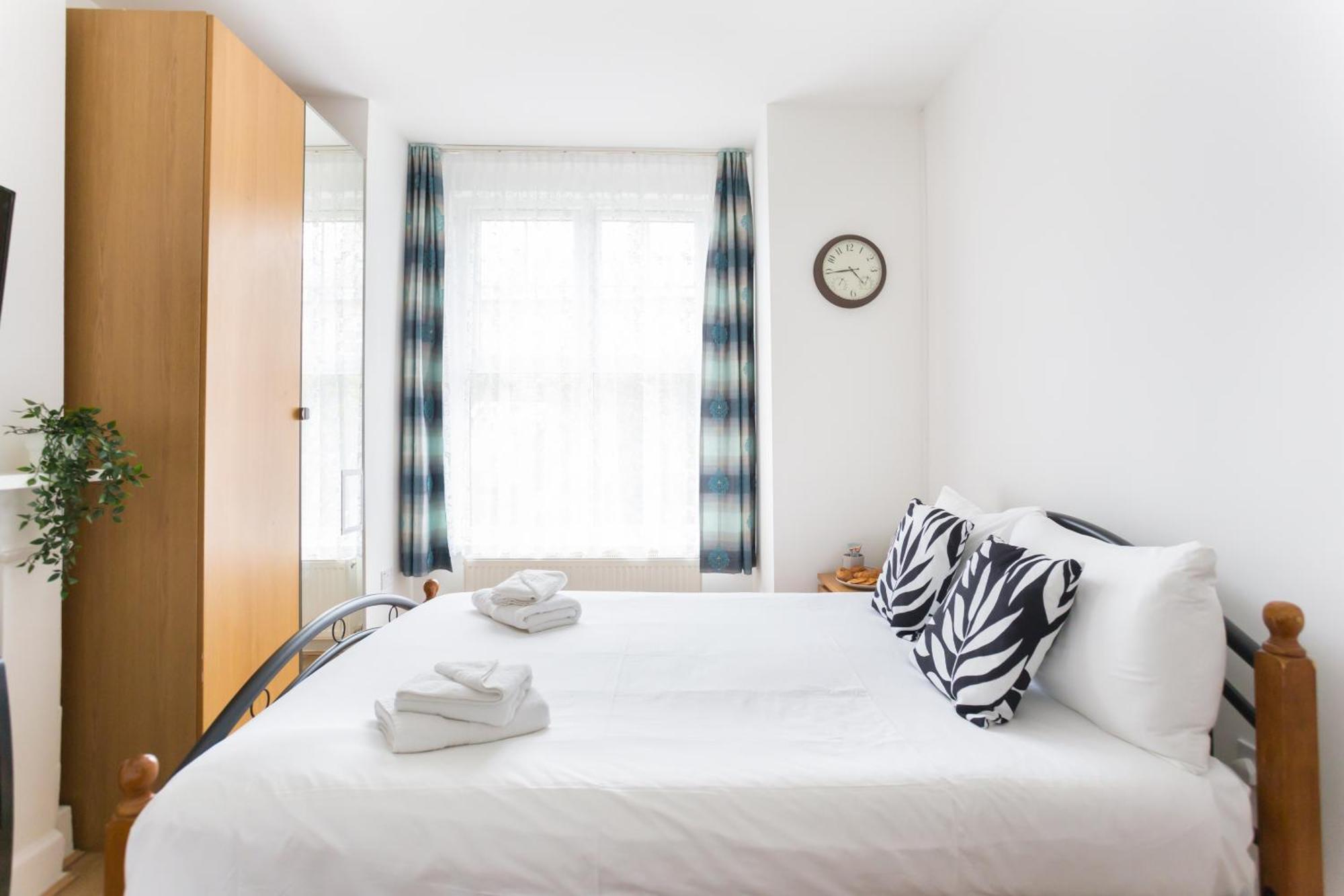 Wood Green Budget Rooms - Next To Mall & Metro Station - 10 Min To City Center Londen Buitenkant foto