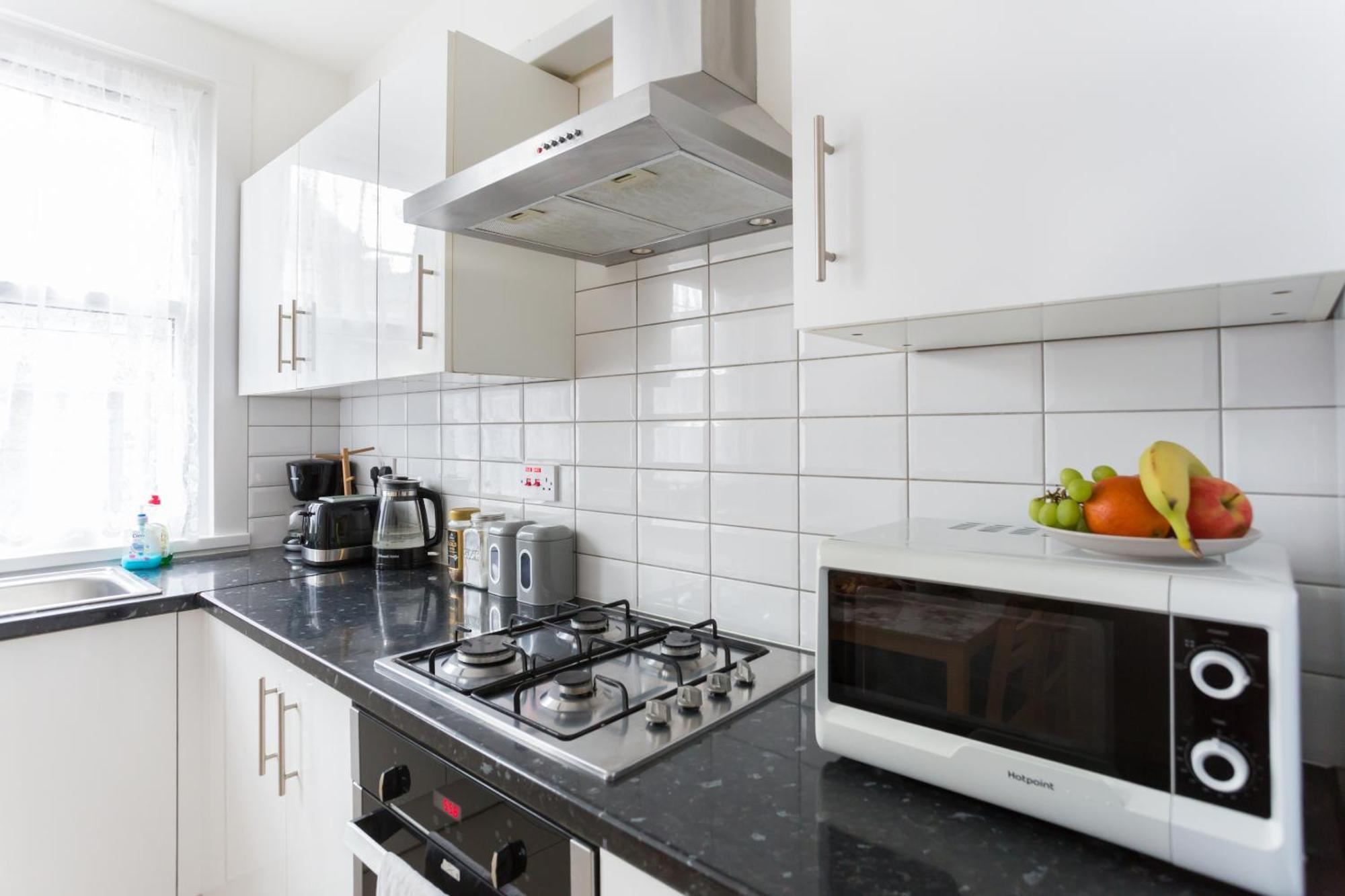 Wood Green Budget Rooms - Next To Mall & Metro Station - 10 Min To City Center Londen Buitenkant foto