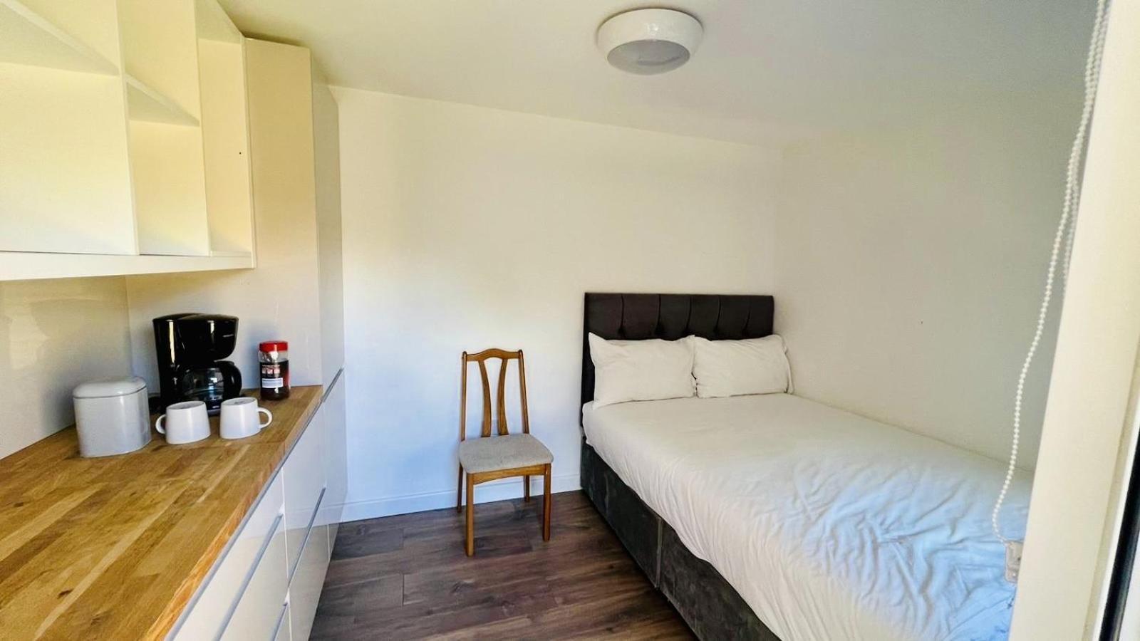 Wood Green Budget Rooms - Next To Mall & Metro Station - 10 Min To City Center Londen Buitenkant foto