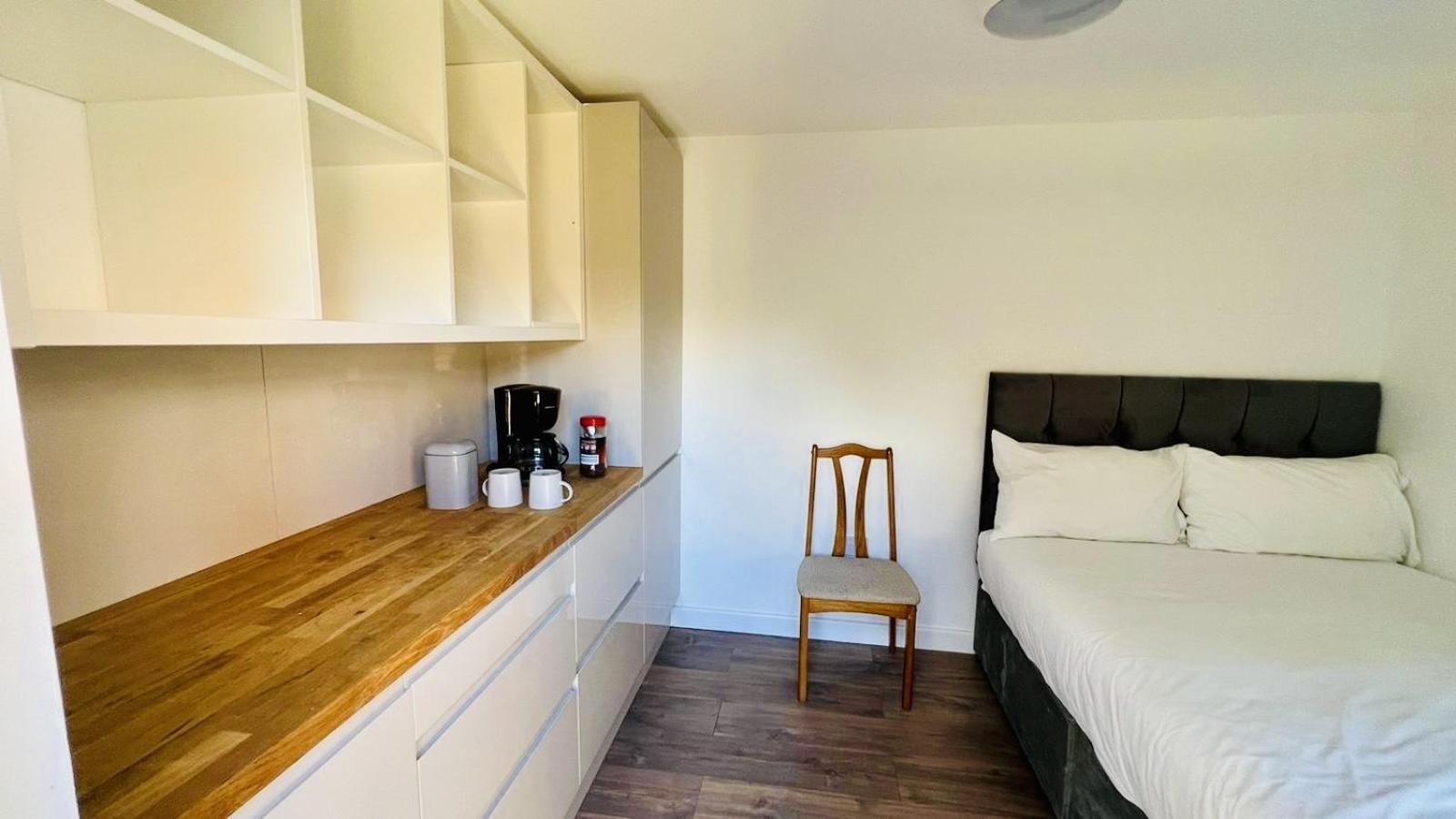 Wood Green Budget Rooms - Next To Mall & Metro Station - 10 Min To City Center Londen Buitenkant foto