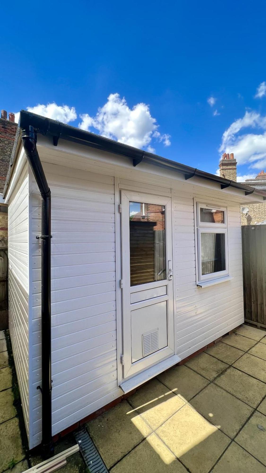Wood Green Budget Rooms - Next To Mall & Metro Station - 10 Min To City Center Londen Buitenkant foto